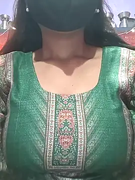 Snapshot of sardarni_001 chatting on 11.04.25 sardarni 001 online show from 11.04.25