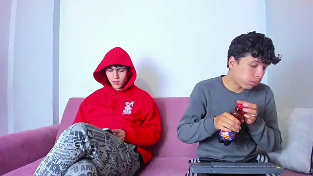 hoot booys  online show from 04.08.26