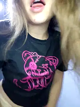 Snapshot of bambiluly chatting on 10.17.25 bambiluly online show from 10.17.25