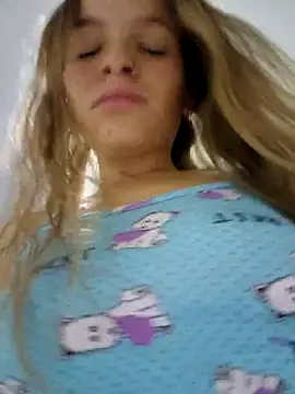 Snapshot of bambiluly chatting on 10.18.25 bambiluly online show from 10.18.25