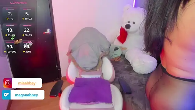 mia  abbey online show from 04.13.26