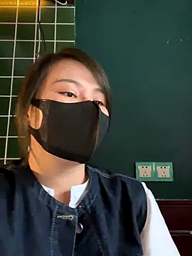 Snapshot of Alice9988 chatting on 10.28.25 Alice9988 online show from 10.28.25