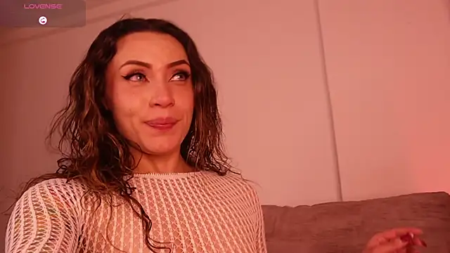 lara bombshelll online show from 10.26.25