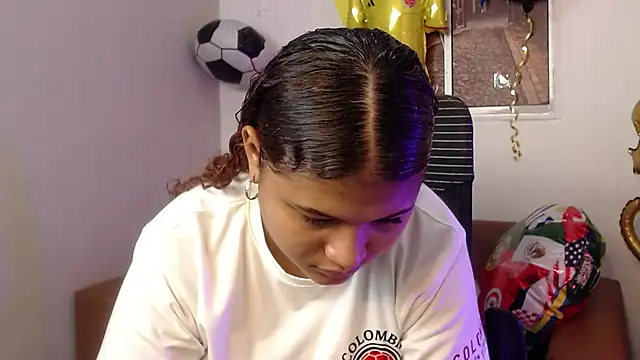 Snapshot of miel_alisha chatting on 06.18.26 miel alisha online show from 06.18.26