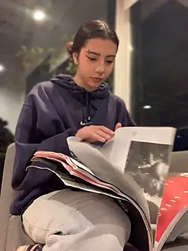 MiaaCute- online show from 10.25.25