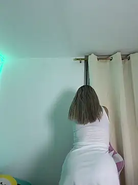 Snapshot of _Alicee_1 chatting on 11.05.25 Alicee 1 online show from 11.05.25