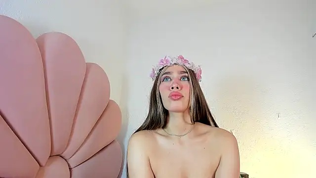 Snapshot of madeliin_clerk chatting on 03.04.26 madeliin clerk online show from 03.04.26