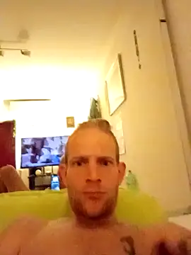 Snapshot of Lorenzo4786 chatting on 10.17.25 Lorenzo4786 online show from 10.17.25