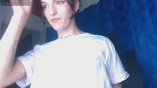 Snapshot of Scarlett_crastrawberry chatting on 10.26.25 Scarlett crastrawberry online show from 10.26.25