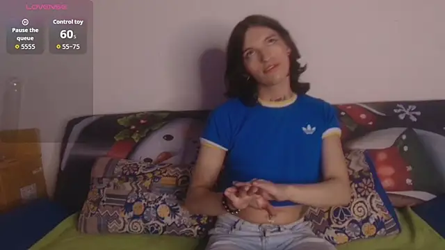 Snapshot of Scarlett_crastrawberry chatting on 11.18.25 Scarlett crastrawberry online show from 11.18.25