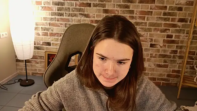 Snapshot of May_Bloom chatting on 12.17.25 May Bloom online show from 12.17.25