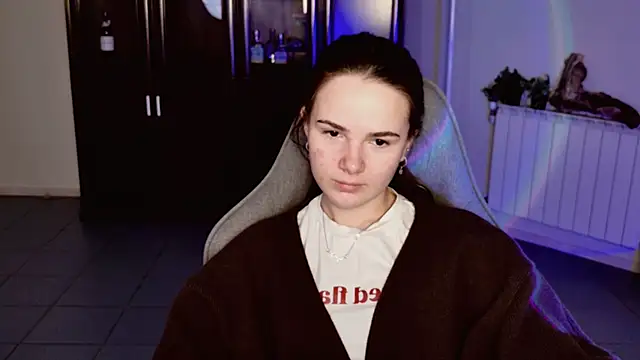 Snapshot of May_Bloom chatting on 01.08.26 May Bloom online show from 01.08.26