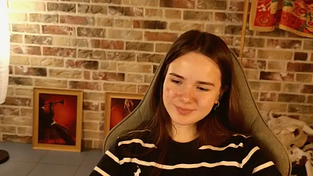 Snapshot of May_Bloom chatting on 01.09.26 May Bloom online show from 01.09.26