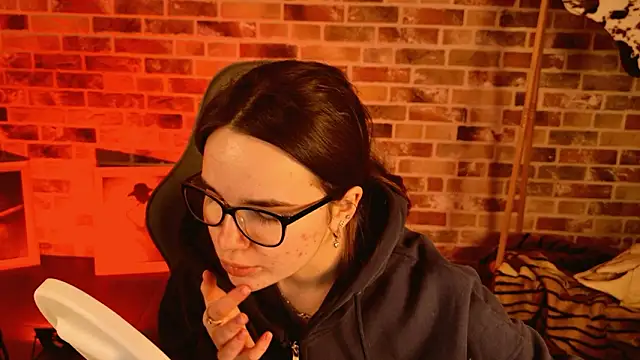 Snapshot of May_Bloom chatting on 03.01.26 May Bloom online show from 03.01.26