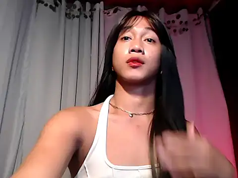 Snapshot of taylaxuxu chatting on 07.14.26 taylaxuxu online show from 07.14.26