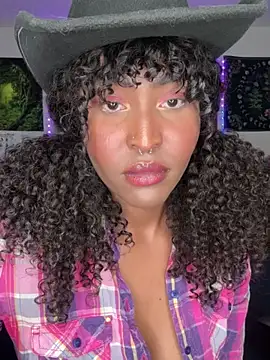 Snapshot of DaisyMynx chatting on 10.29.25 DaisyMynx online show from 10.29.25