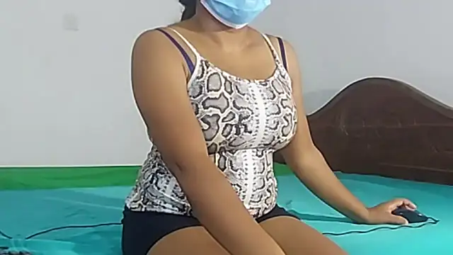 Snapshot of SL_queen1 chatting on 02.08.26 SL queen1 online show from 02.08.26