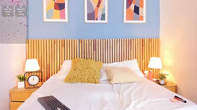 AuroraPinkk online show from 01.07.26