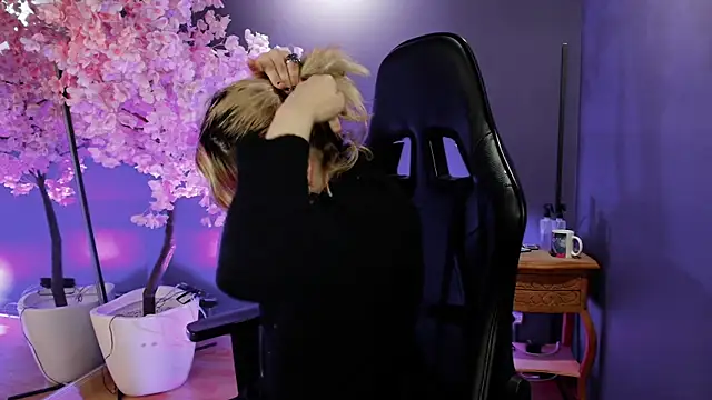 Navier   online show from 11.05.25