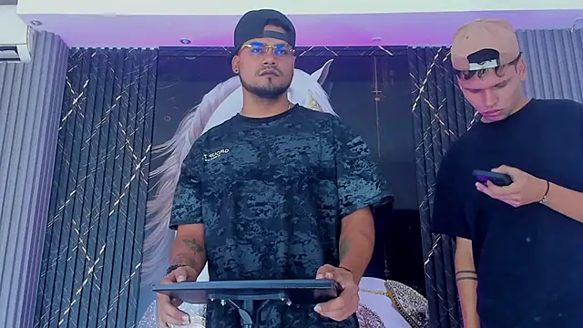 handsome boys22 online show from 11.17.25