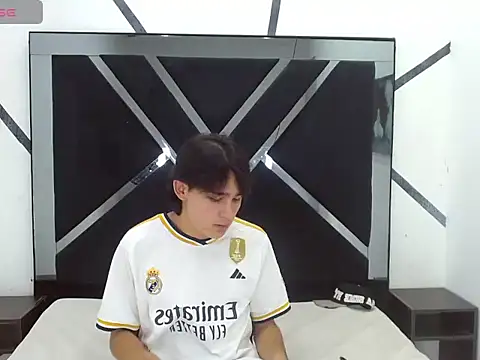 Tom 0001 online show from 10.27.25