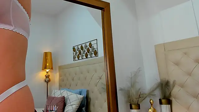 lucia lorenz online show from 04.10.26