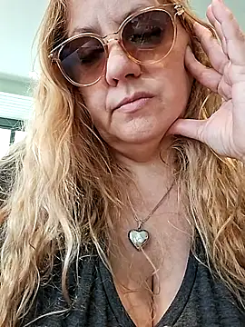 Snapshot of JennyInVegas chatting on 10.23.25 JennyInVegas online show from 10.23.25