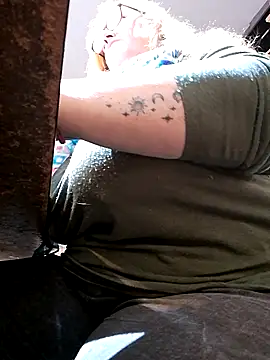 Snapshot of JennyInVegas chatting on 11.03.25 JennyInVegas online show from 11.03.25