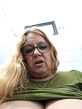 Snapshot of JennyInVegas chatting on 11.06.25 JennyInVegas online show from 11.06.25