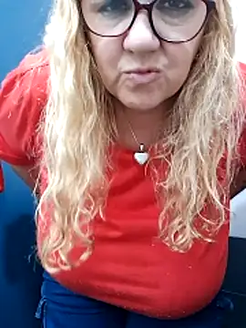 Snapshot of JennyInVegas chatting on 11.26.25 JennyInVegas online show from 11.26.25