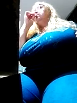 Snapshot of JennyInVegas chatting on 11.28.25 JennyInVegas online show from 11.28.25