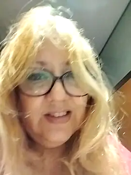 Snapshot of JennyInVegas chatting on 12.01.25 JennyInVegas online show from 12.01.25