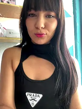 Hanna Plum online show from 11.14.25