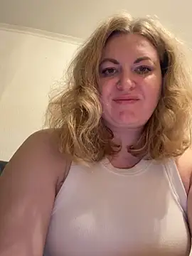 Snapshot of Amelia-Diamond chatting on 11.17.25 Amelia-Diamond online show from 11.17.25