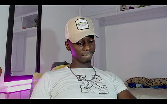 Snapshot of Black_Paradice chatting on 06.10.26 Black Paradice online show from 06.10.26