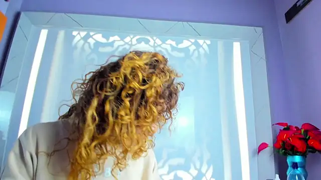 Snapshot of EmiliRouse_ chatting on 10.25.25 EmiliRouse online show from 10.25.25