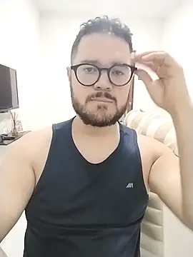 Snapshot of Branquinhowm chatting on 12.16.25 Branquinhowm online show from 12.16.25