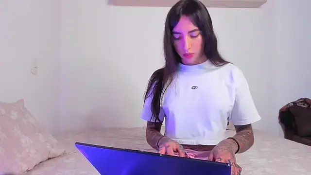 valeriahornier online show from 04.21.26