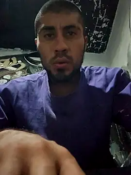 Snapshot of vergueo3 chatting on 11.25.25 vergueo3 online show from 11.25.25