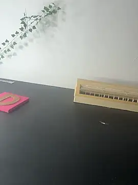 milky denni online show from 10.18.25