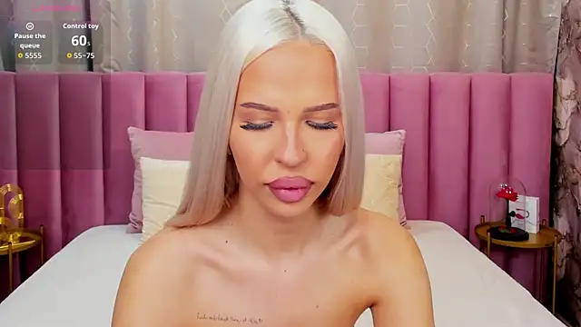 Snapshot of KailaCrystall chatting on 10.22.25 KailaCrystall online show from 10.22.25