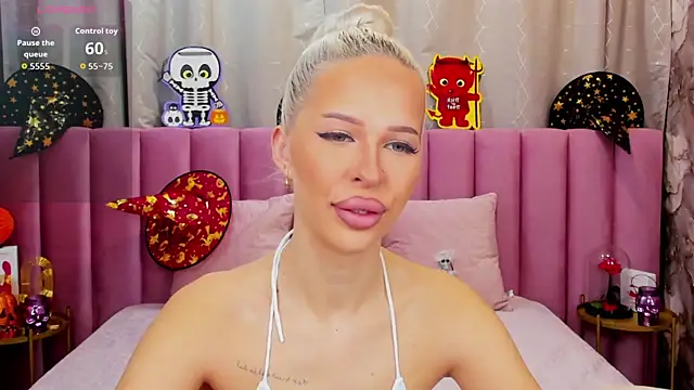 Snapshot of KailaCrystall chatting on 11.01.25 KailaCrystall online show from 11.01.25