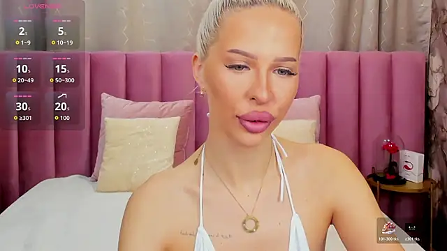 Snapshot of KailaCrystall chatting on 11.06.25 KailaCrystall online show from 11.06.25