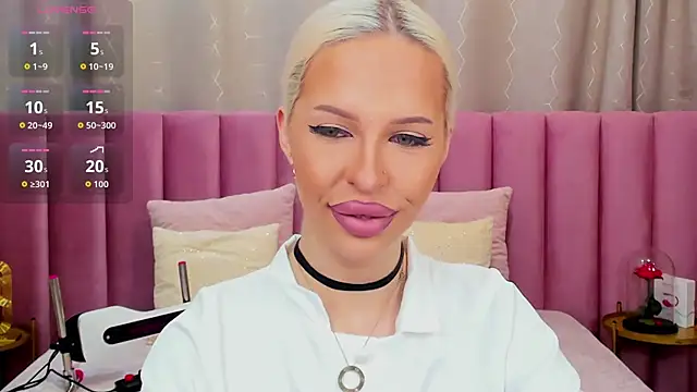 Snapshot of KailaCrystall chatting on 11.12.25 KailaCrystall online show from 11.12.25