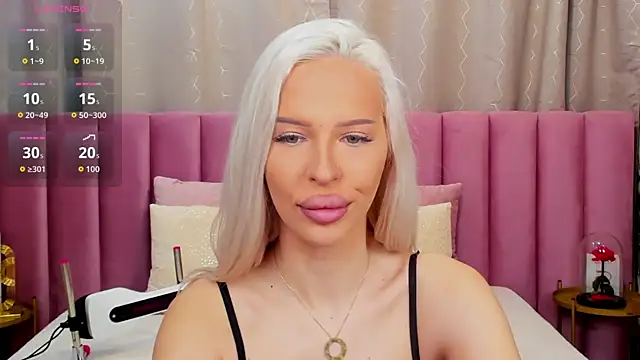 Snapshot of KailaCrystall chatting on 12.03.25 KailaCrystall online show from 12.03.25