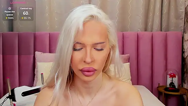 Snapshot of KailaCrystall chatting on 12.04.25 KailaCrystall online show from 12.04.25