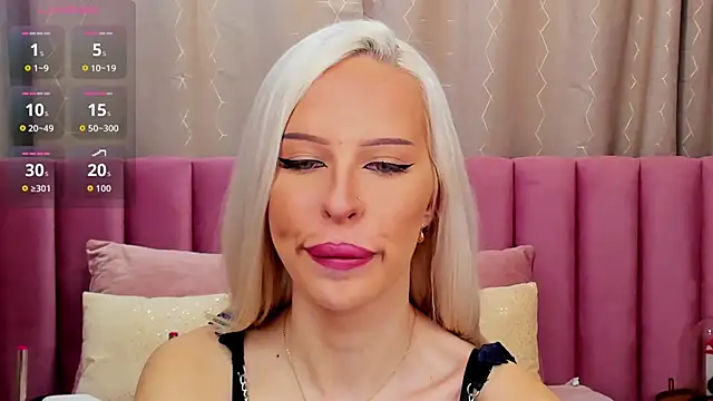 Snapshot of KailaCrystall chatting on 12.14.25 KailaCrystall online show from 12.14.25