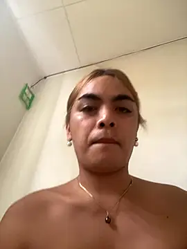 Snapshot of SeductiveRoxy69 chatting on 10.28.25 SeductiveRoxy69 online show from 10.28.25