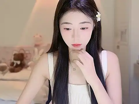 Snapshot of Onecutelittle chatting on 10.24.25 Onecutelittle online show from 10.24.25