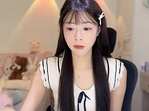 Snapshot of Onecutelittle chatting on 10.25.25 Onecutelittle online show from 10.25.25